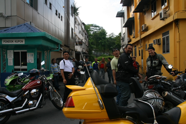 with VABB club in kuching.JPG